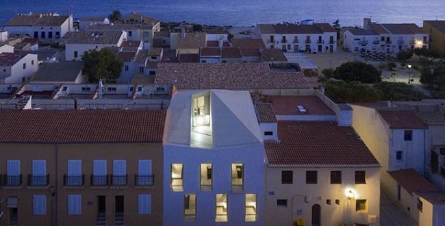 Hotel Santacreu en Tabarca (2017). Arquitectos: Diego López Fuster y Subarquitectura.