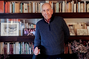 La familia de Joan Margarit recoge la Medalla del FAD