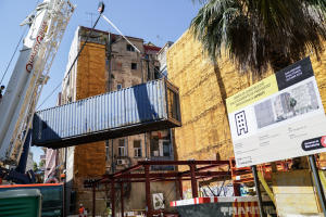 Barcelona construye con contenedores marítimos reciclados un edificio de vivienda pública sostenible