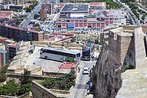 Cuenta atrás para el cierre del Castillo al coche: Alicante ultima los microbuses y la videovigilancia
