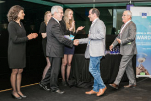 Caz@dores de edificaciones ilegales