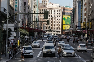 La Gran Vía de Madrid se cerrará al tráfico privado de forma permanente desde Navidad