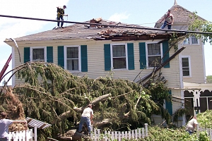 El día que un tornado convirtió a dos hermanas en expertas en desastres naturales