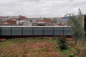 SOLAR INNOVA suministra 50 balcones fotovoltaicos y 30 módulos para de integración arquitectónica BIPV para el proyecto de instalación de cubierta verde y lucernario en Barcelona