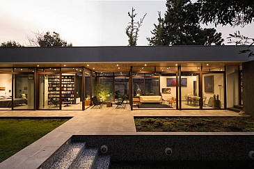 La Casa y los Árboles . Santiago . Region Metropolitana . Chile