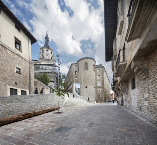 Mejora de la accesibilidad al centro histórico de Vitoria-Gasteiz . Álava . España