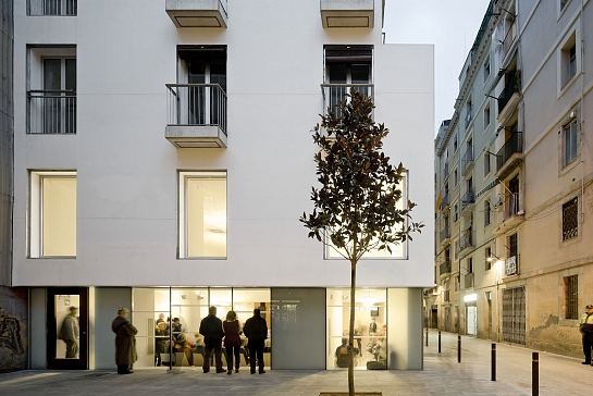 Centro para gente mayor 'Josep Trueta' y 'Centro de Barrio' . Barcelona . Barcelona . España