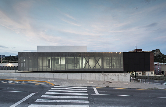 Retén Policía Local y Espacio Polivalente con Natàlia Ferrer . Jijona . Alacant . España