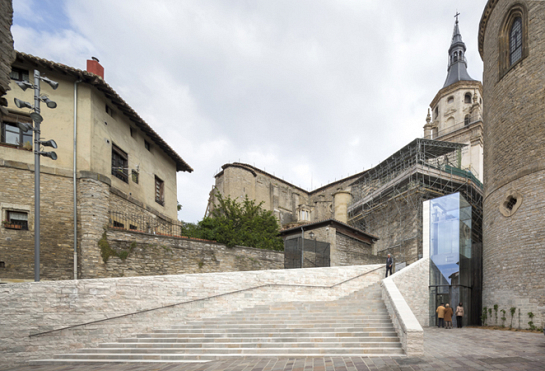 Mejora de la accesibilidad al centro histórico de Vitoria-Gasteiz . Álava . España