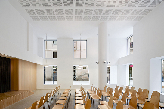 Centro para gente mayor 'Josep Trueta' y 'Centro de Barrio' . Barcelona . Barcelona . España