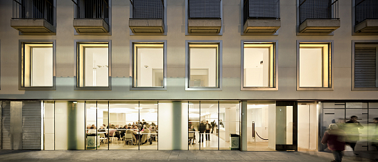 Centro para gente mayor 'Josep Trueta' y 'Centro de Barrio' . Barcelona . Barcelona . España