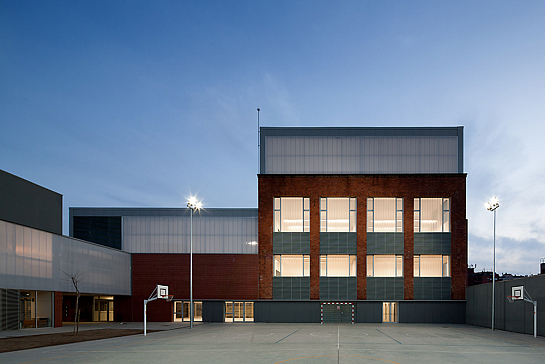Escuela Nova Electra. Remodelación antigua fábrica AEG . Terrassa . Barcelona . España