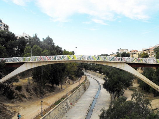 Fluoresciendo la Pasarela . Elche . Alacant . España