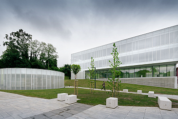 Centro de educación de personas adultas y ludoteca . Torrelavega . Cantabria . España