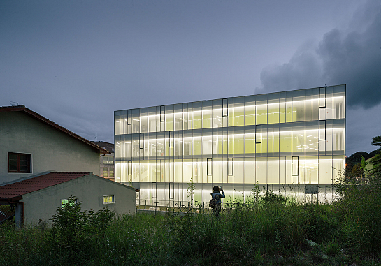 Centro de educación de personas adultas y ludoteca . Torrelavega . Cantabria . España