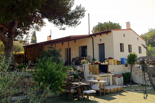 Casa cueva . Elche . Alacant . España