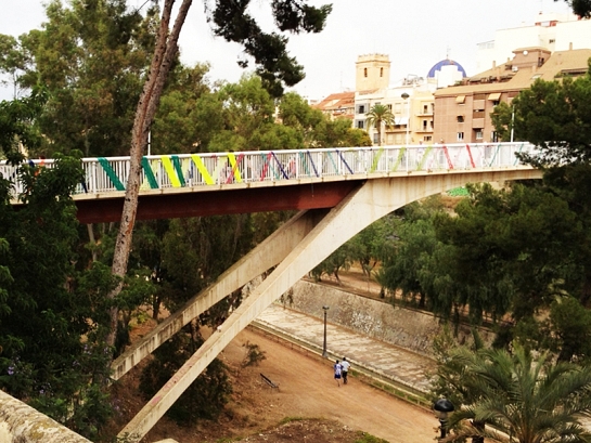 Fluoresciendo la Pasarela . Elche . Alacant . España