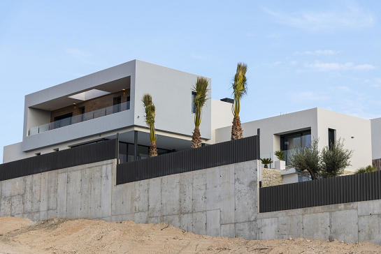 VIVIENDA EN PENDIENTE . Petrer . Alacant . España