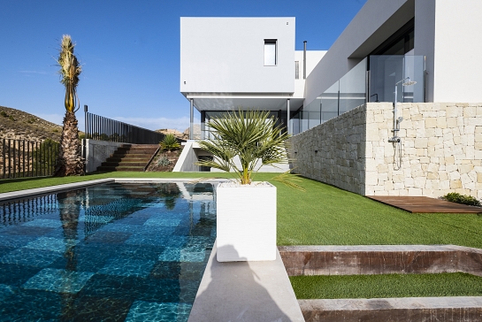 VIVIENDA EN PENDIENTE . Petrer . Alacant . España