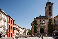 Patio a los pies de la Alhambra . Granada . Granada . España