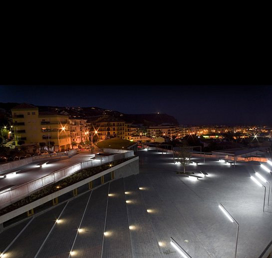 Dependencias municipales, plaza pública y estacionamientos en el Portal del Clot, Jávea . Jávea . Alacant . España