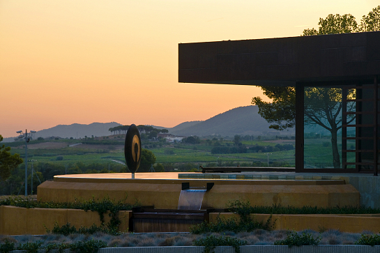 Bodega Waltraud para Bodegas Torres . Vilafranca del Penedès . Barcelona . España