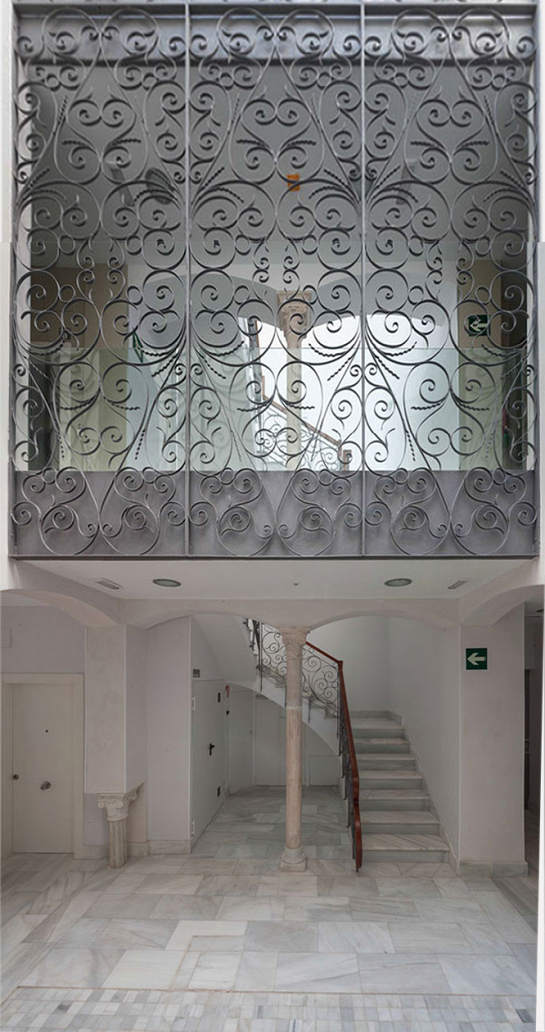 Patio a los pies de la Alhambra . Granada . Granada . España