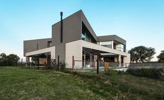 Casa TZ / Centro Cero Estudio . Don Torcuato . Buenos Aires . Argentina