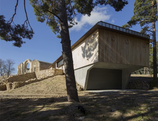 Consolidación de Templo y construcción de Estancia . Collado hermoso . Segovia . España