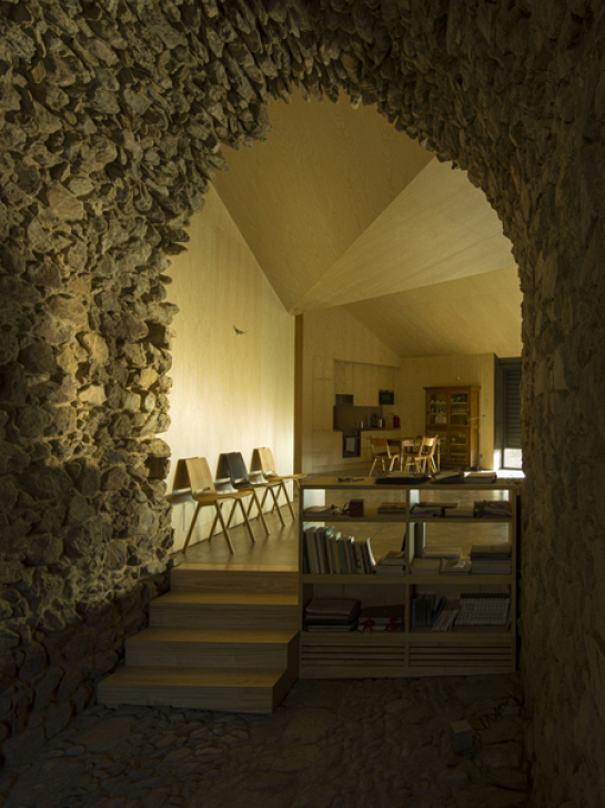 Consolidación de Templo y construcción de Estancia . Collado hermoso . Segovia . España