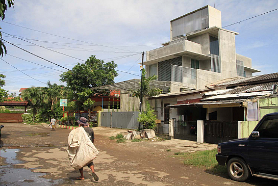 Bare Minimalist . 2010