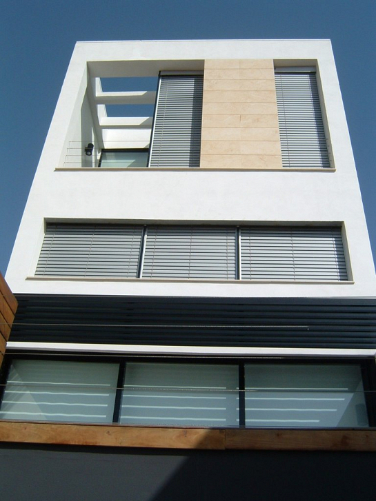 Vivienda y local entre medianeras . Almoradí . Alacant . España