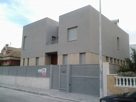 Vivienda unifamiliar y piscina . Almoradí . Alacant . España