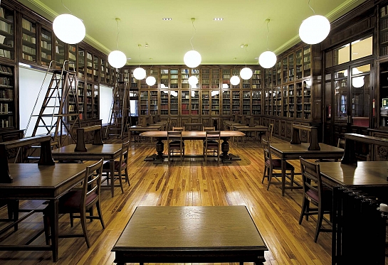 Biblioteca Instituto Geológico y Geominero de España . Madrid . Madrid . España