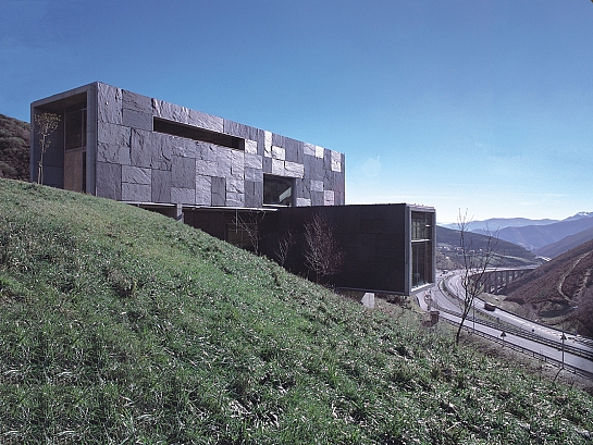 Centro de control de túneles en Piedrafita . Piedrafita . Asturias . España