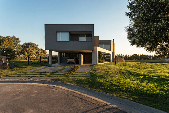 Casa TZ / Centro Cero Estudio . Don Torcuato . Buenos Aires . Argentina