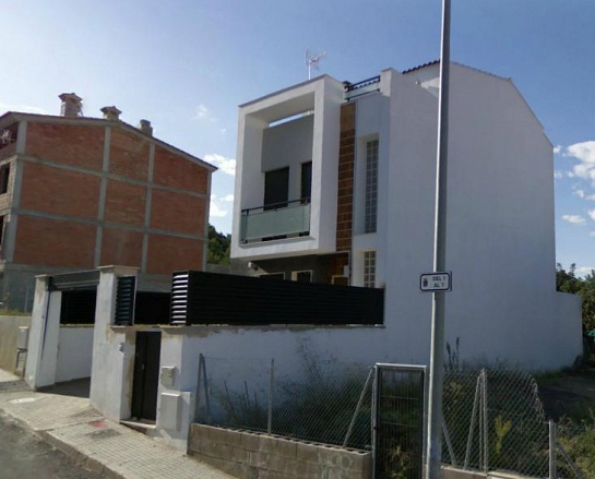 VIVIENDA UNIFAMILIAR ENTRE MEDIANERAS . Castellón . España