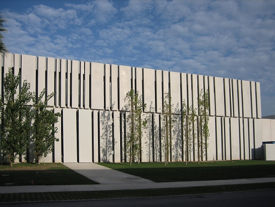 Acondicionamiento de nave industrial para oficinas de Alhambra International . Alicante . Alacant . España