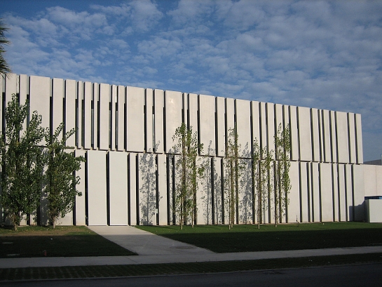 Acondicionamiento de nave industrial para oficinas de Alhambra International . Alicante . Alacant . España