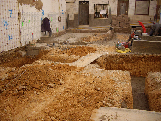 DOS VIVIENDAS UNIFAMILIARES ENTRE MEDIANERAS