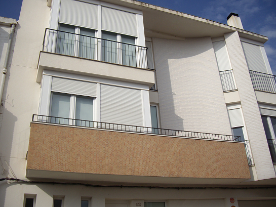 VIVIENDA UNIFAMILIAR ENTRE MEDIANERAS EN BENLLOCH