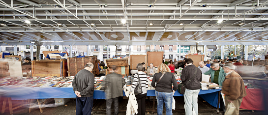 Mercado provisional del Dominical de Sant Antoni . Barcelona . Barcelona . España