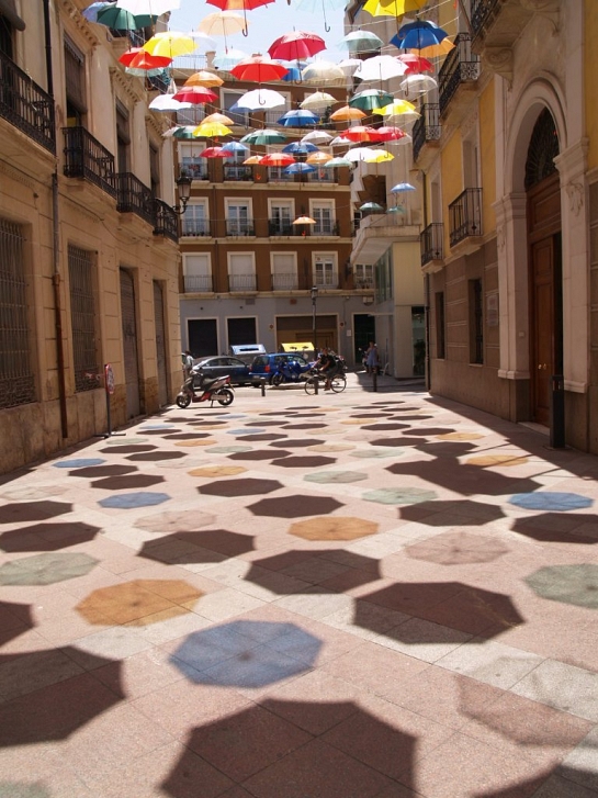 Cantando bajo la sombra . Alicante . Alacant . España