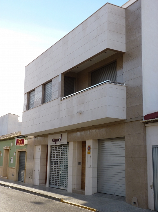 VIVIENDA UNIFAMILIAR ADOSADA EN BENEJÚZAR