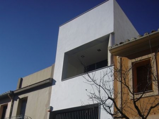 2006. VIVIENDA UNIFAMILIAR EN NULES