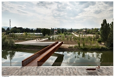 Pasarela peatonal Parque de Aranzadi . Pamplona/Iruña . Navarra . España