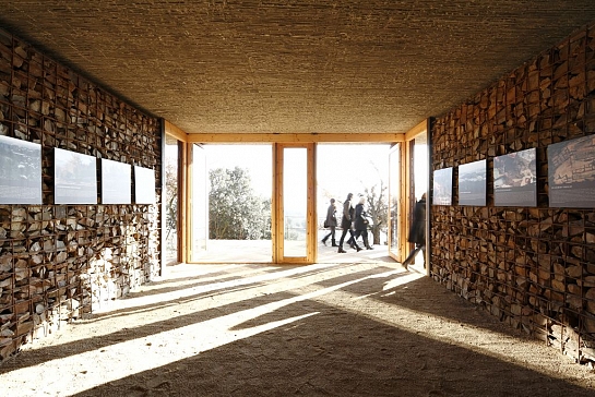 Punto de información y Pabellones de acceso al Espacio Natural y Arqueológico . Montornés del Vallés . Barcelona . España