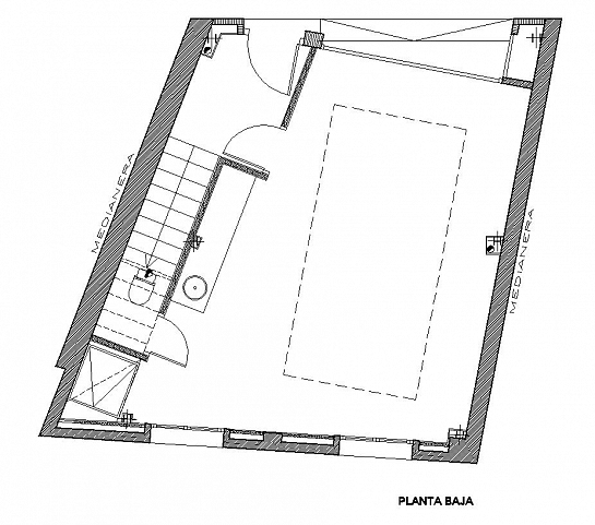 VIVIENDA UNIFAMILIAR ENTRE MEDIANERAS . Eslovenia