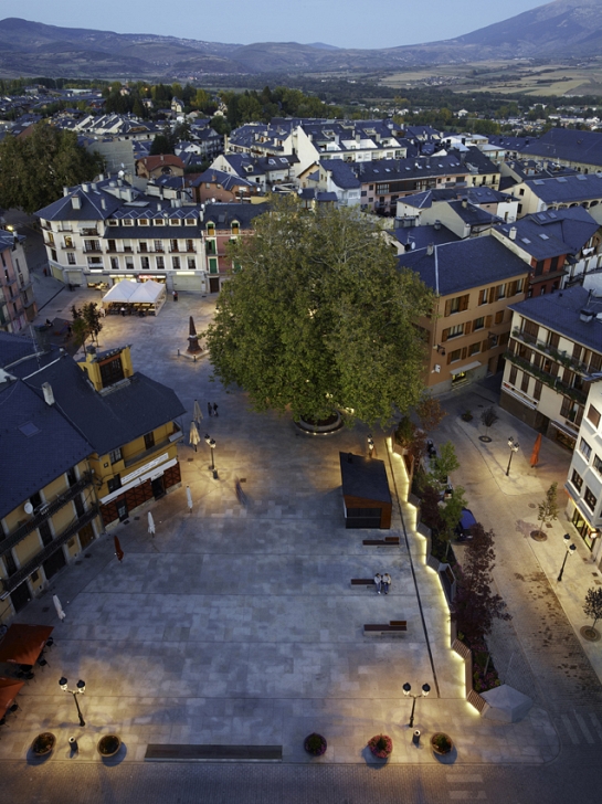 Remodelación de las Plazas Santa Maria i dels Herois de Puigcerdà . Girona . Girona . España