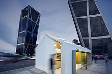 Kiosco de reunión Plaza Castilla . Madrid . Madrid . España